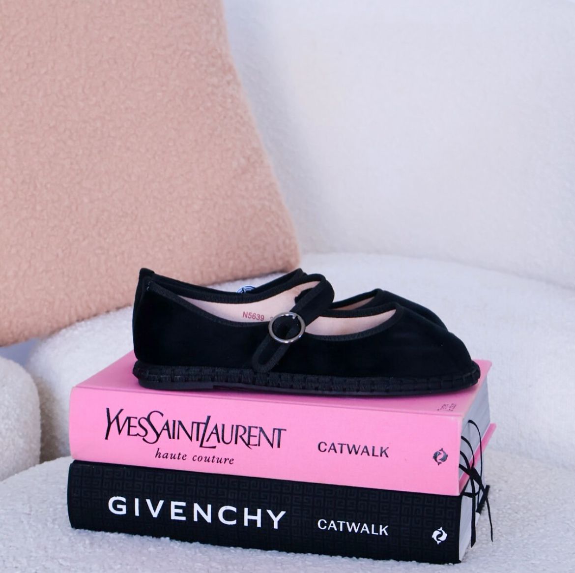 Sabrina Velvet Black